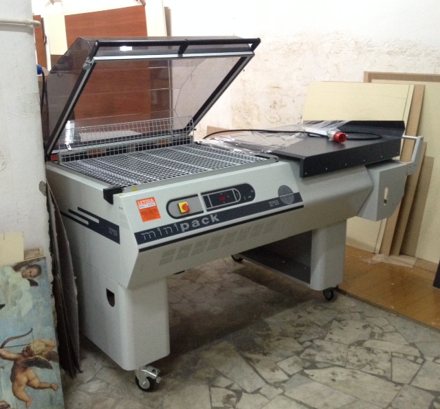 RP 85 MAG.JPG Confezionatrice a campana grandi imballi - Fabbrica cornici - Napoli